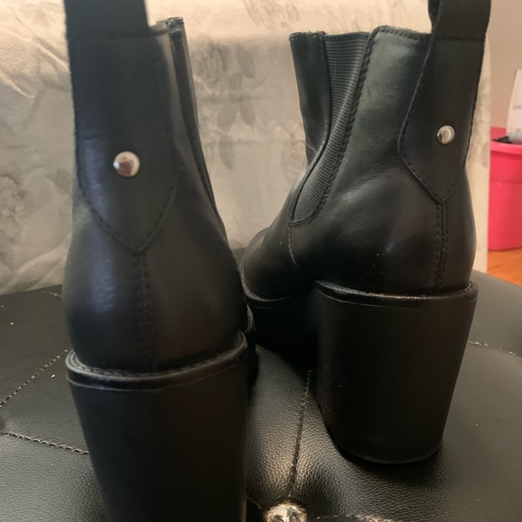 Steve Madden Booties worn once runs small 🥴 - Picture 7 of 7